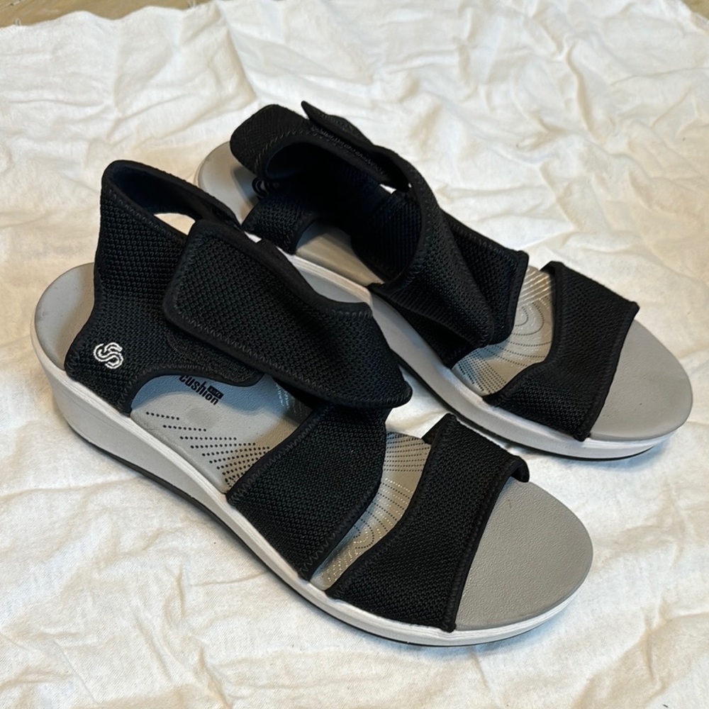 Cloudsteppers by Clarks Black Sandals with Adjustable Straps and Cushioned Sole